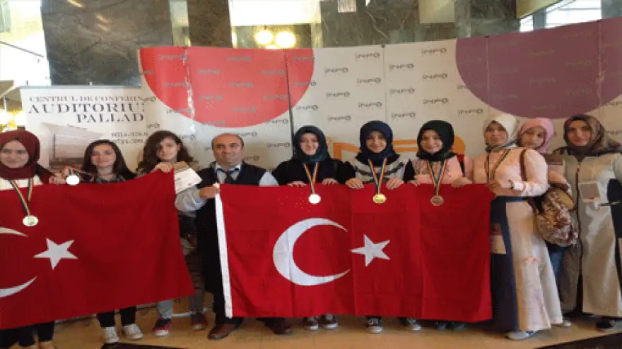 İNFOMATRİX BİLİŞİM FİNALİNDE DÜNYA BİRİNCİLİĞİ, İKİNCİLİĞİ VE ÜÇÜNCÜLÜĞÜ FATİH KOLEJİ'NİN