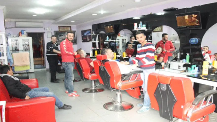 SAÇLARINIZ SANATKAR ELLERDE TARZINIZIN AYNASINA DÖNÜŞSÜN