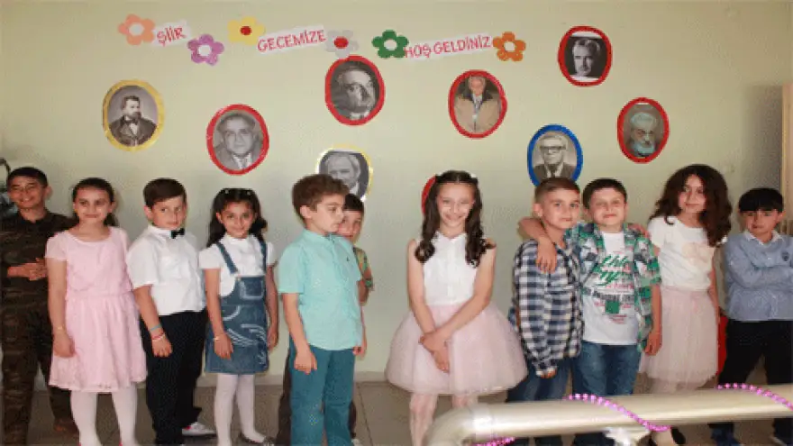 FATİH KOLEJİ 3.SINIF ÖĞRENCİLERİNDEN ŞİİR DİNLETİSİ